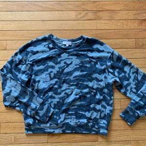 Crew neck blue camo sweater
